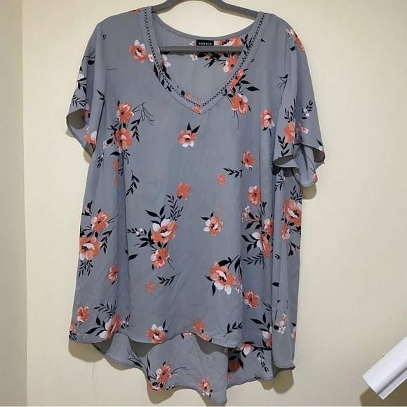Womens Torrid Grey Casual Eyelet Short Sleeve Floral V-Neck Blouse Shirt size 1X - Picture 5 of 16